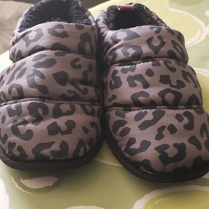 Dearfoam leopard print slippers